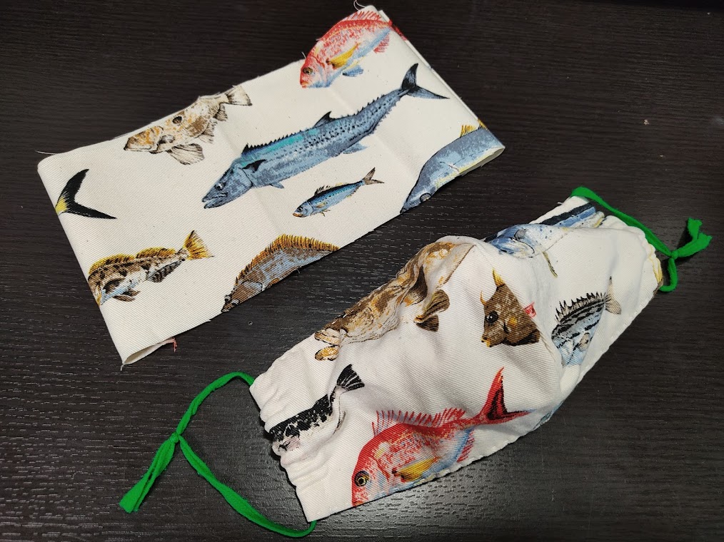 魚柄のマスク。